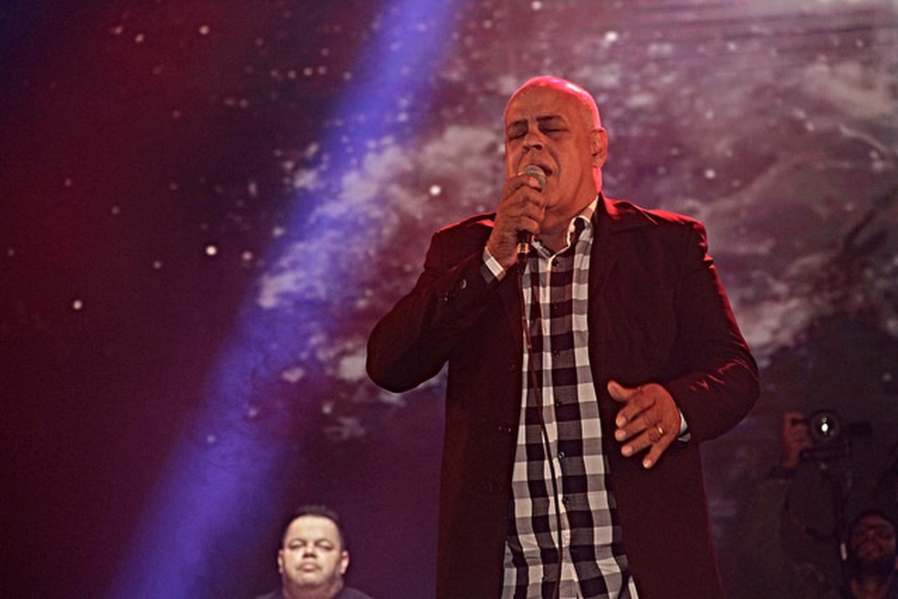 Cantor Mattos Nascimento é uma das atrações da ExpoSena  — Foto: Renand Zovka