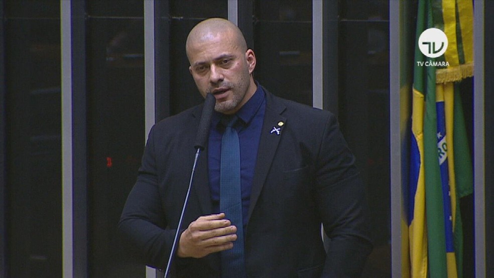 Deputado Daniel Silveira (PSL) em sessão na Câmara — Foto: Reprodução/Fantástico 