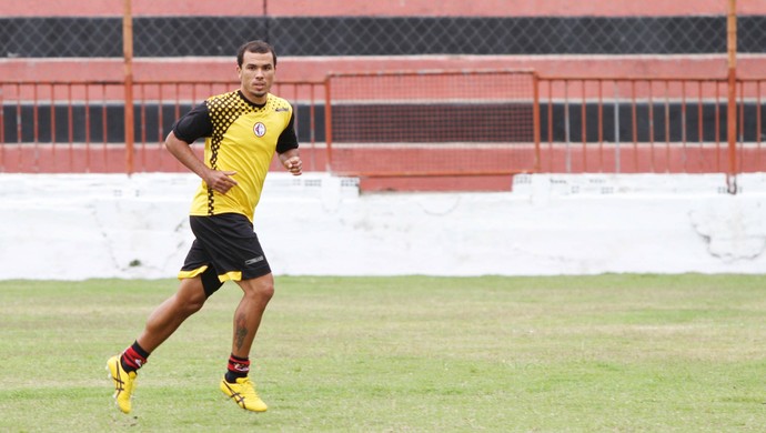 Breno, zagueiro do Campinense (Foto: Magnus Menezes / Jornal da Paraíba)