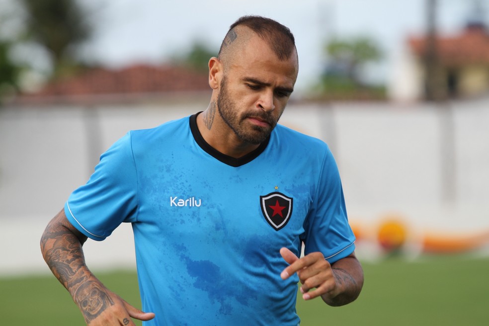 Allan Dias está de volta ao time do Belo antes da partida decisiva contra o Atlético-PB (Foto: Cisco Nobre/GloboEsporte.com)