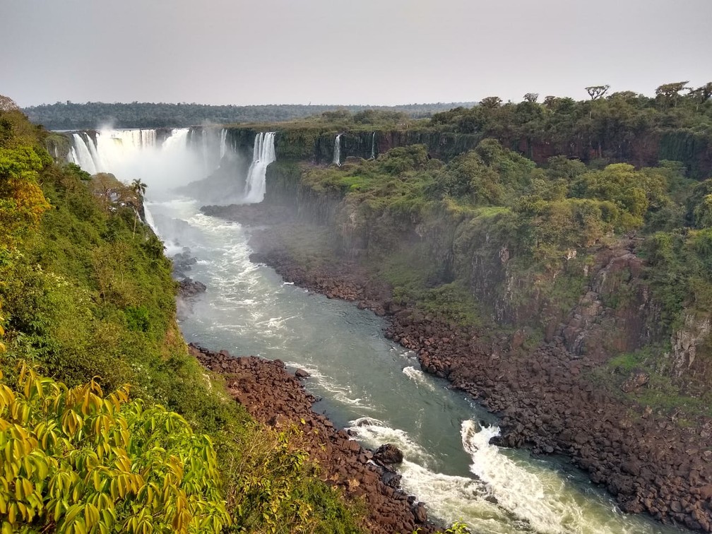 Cataratas do IguaÃ§u na tarde desta segunda-feira (16) Ã© de 714 mil litros por segundo  â Foto: Cassiano Rolim/RPC 