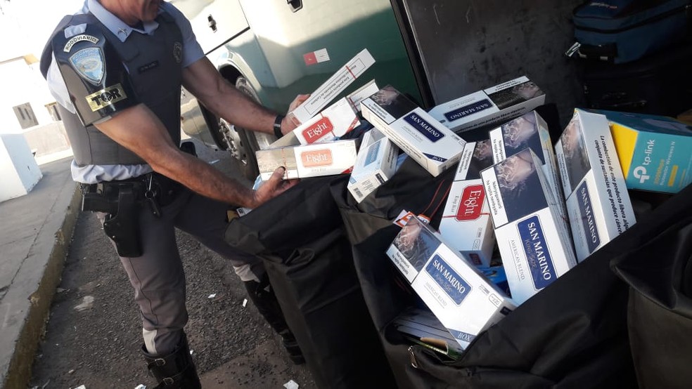 Cigarros contrabandeados foram apreendidos em Presidente Prudente — Foto: Polícia Militar Rodoviária