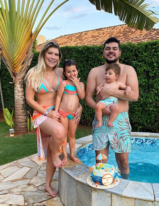 Paula Vaccari e o sertanejo Cristiano com os filhos, Pietra e Cristiano (Foto: Reprodução/Instagram)