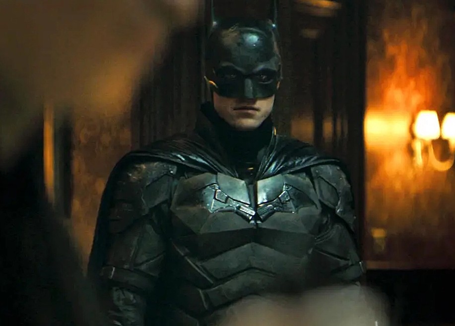 O ator Robert Pattinson como o herói Batman em cena do próximo filme solo do herói, com lançamento previsto para março de 2022 (Foto: Reprodução)