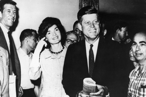 John F. Kennedy e sua esposa Jacqueline (Foto: Getty Images)