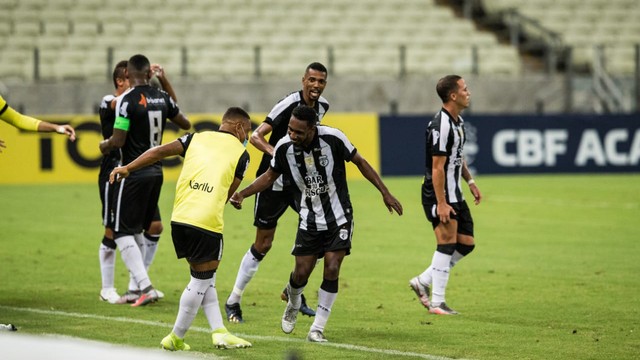 Jairinho abriu o placar para o Treze no primeiro tempo