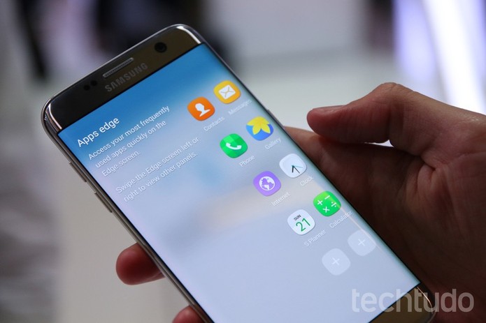 Tela Edge do Galaxy S7 tem recursos para facilitar a vida dos usuários (Foto: Thássius Veloso/TechTudo)