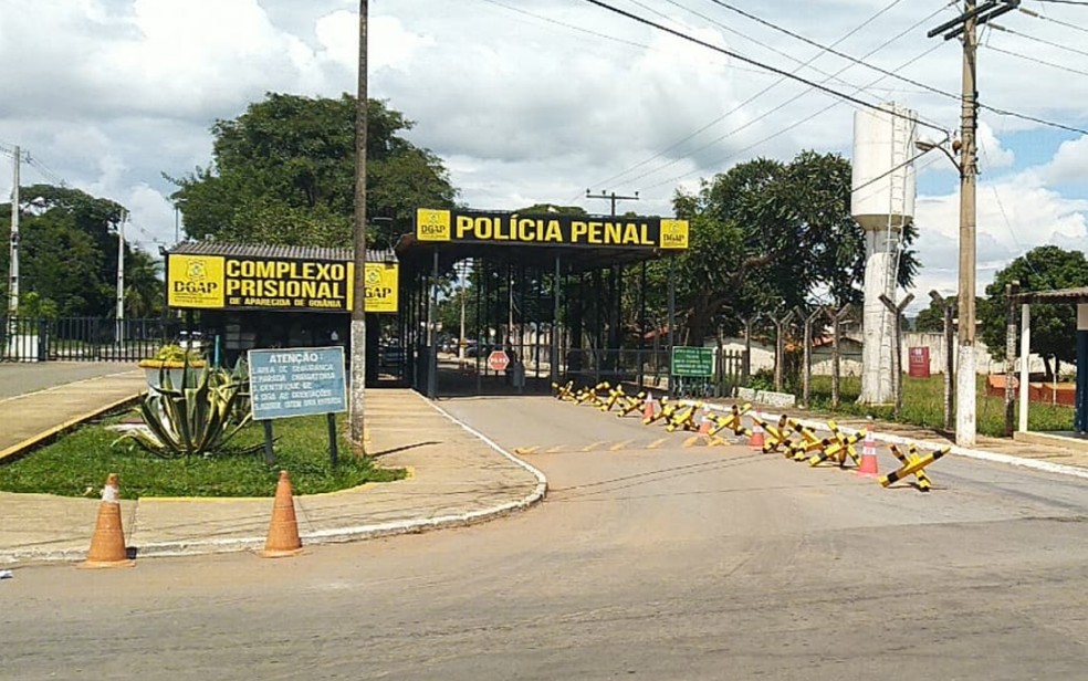 Entrada do Complexo Prisional de Aparecida de Goiânia — Foto: Bruno Mendes/TV Anhanguera