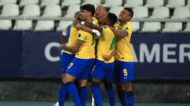 Seleção comemora gol de Lucas Paquetá 