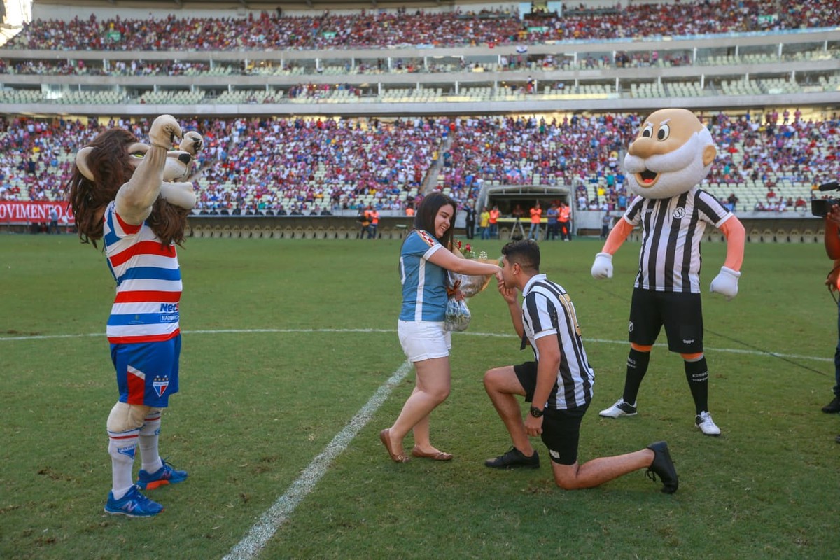 Amor Em Campo Casal Rival Noiva Durante Intervalo Do Primeiro Classico Rei De 2019 Futebol Ge