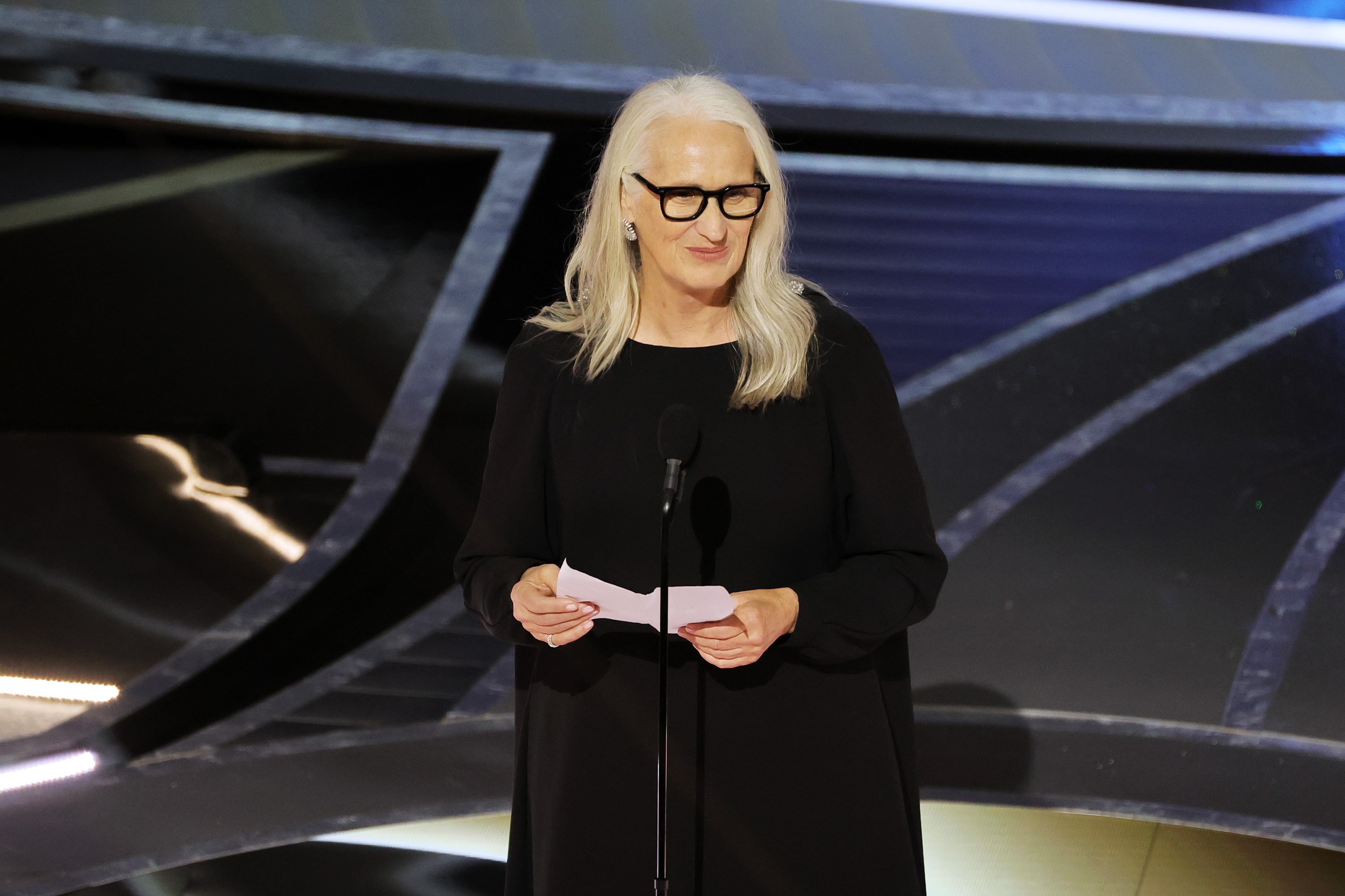 HOLLYWOOD, CALIFORNIA - MARCH 27: Jane Campion accepts the Directing award for ‘The Power of the Dog’ onstage during the 94th Annual Academy Awards at Dolby Theatre on March 27, 2022 in Hollywood, California. (Photo by Neilson Barnard/Getty Images) (Foto: Getty Images)
