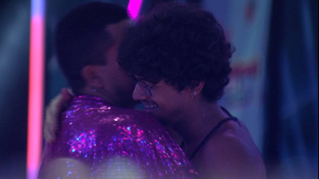 Bruno e Gabriel Santana se divertem na pista de dança da festa
