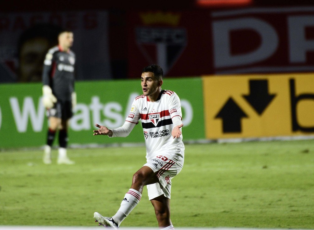 Rodrigo Nestor valoriza a parte psicológica no futebol — Foto: Marcos Ribolli