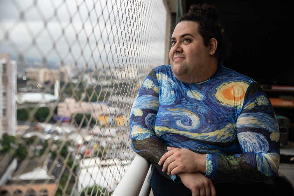 Beta Boechat, 32 anos, fala sobre não binariedade e linguagem neutro: 'Por que é tão difícil uma sociedade que possa abraçar todas as pessoas?' — Foto: Fabio Tito/G1
