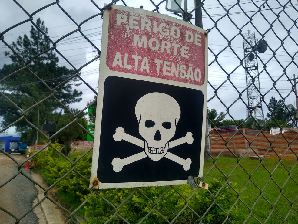 Trabalhador morreu durante as atividades de recomposição de carga em uma subestação de energia em Registro — Foto: Rinaldo Rori/g1 Santos