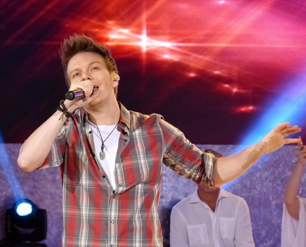 Michel Teló canta seus sucessos no programa e coloca todo mundo para dançar! (Foto: TV Xuxa / TV Globo)