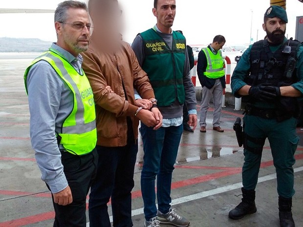 Suspeito de matar família paraibana é preso após se entregar voluntariamente à Guarda Civil da Espanha nesta quarta-feira (19) (Foto: Guardia Civil/Divulgação)