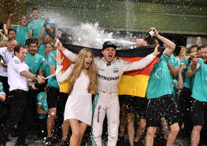 Nico Rosberg celebra título em Abu Dhabi (Foto: AFP)