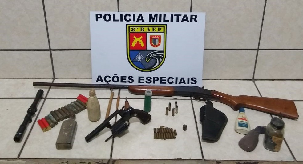 Objetos estavam em um sÃ­tio, no bairro Perobal, em Presidente Venceslau â€” Foto: PolÃ­cia Militar