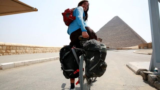 Ricardo Martins durante passagem pela cidade do Cairo, no Egito (Foto: Arquivo Pessoal via BBC)
