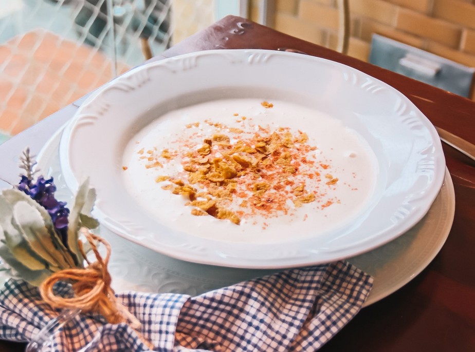 Receita de creme de aspargos brancos é fácil de fazer e ideal para uma janta encorpada