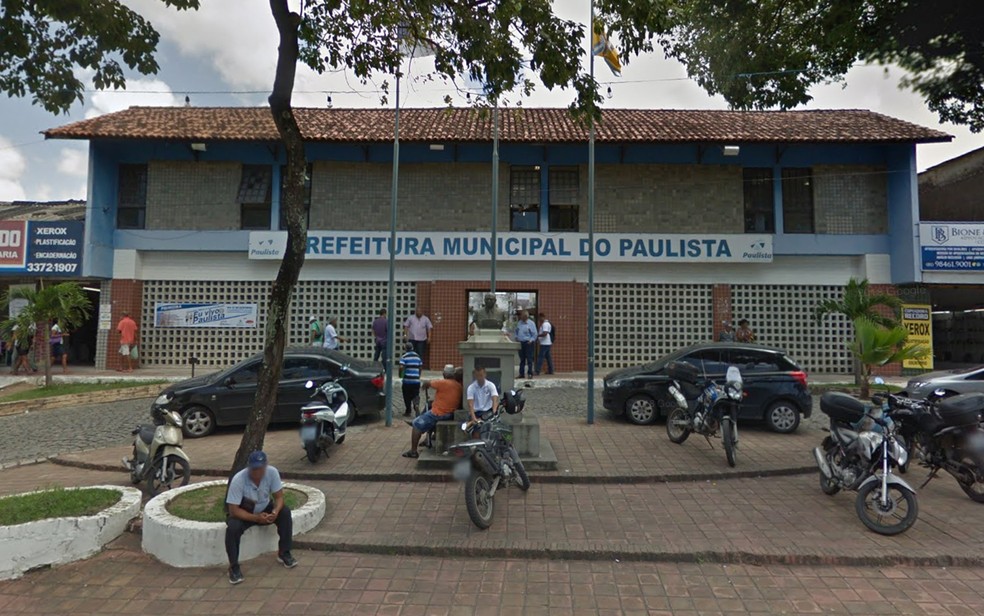 Prefeitura de Paulista, no Grande Recife, fica no centro da cidade (Foto: Reprodução/Google Street View)