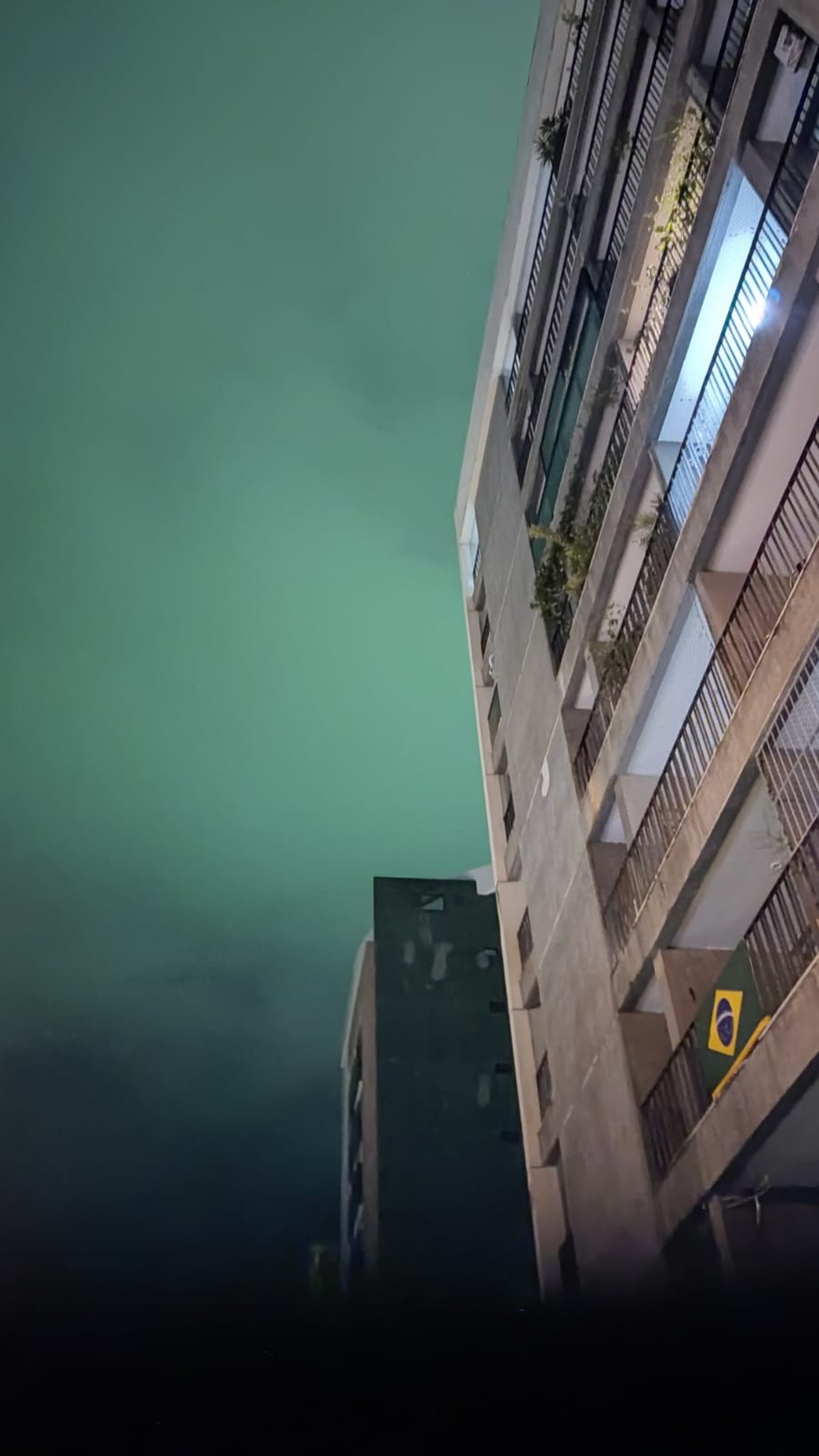 Internauta registra céu verde em Maceió nesta sexta-feira (4) — Foto: Celina Cerqueira/Arquivo pessoal