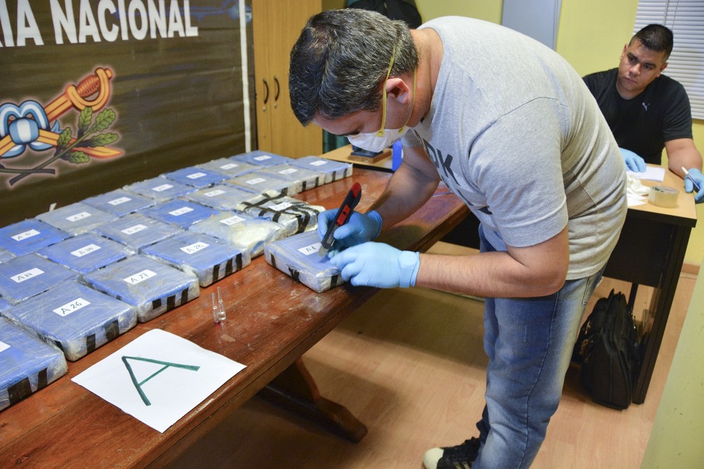 Operação aprendeu cerca de 400 kg de cocaína dentro da embaixada russa em Buenos Aires (Foto: AFP/Ministério da Segurança Argentino)