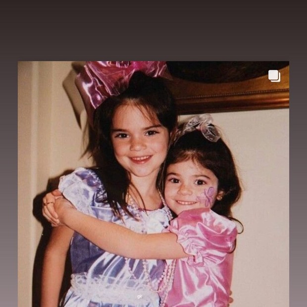 Kylie Jenner relembra a infância ao lado de Kendal Jenner para celebrar aniversário (Foto: Reprodução/Instagram)