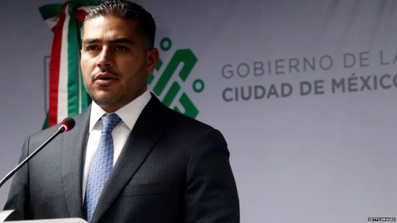 Omar Garcia Harfuch, então ministro da Segurança da Cidade do México, foi emboscado em um violento ataque a tiros em 2020 (Foto: Getty Images via BBC News)