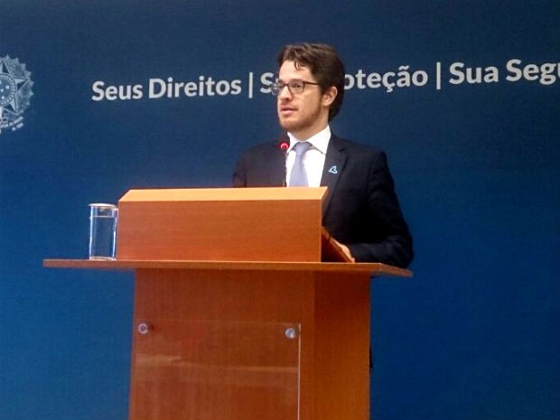 O secretário nacional de Justiça, Beto Vasconcelos, durante apresentação dos dados sobre tráfico de pessoas no Brasil (Foto: Mateus Rodrigues/G1)