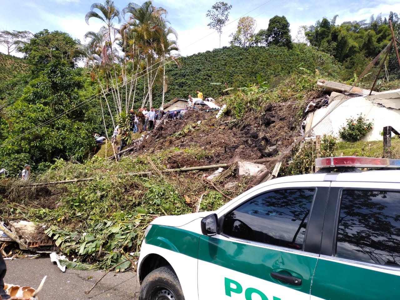 Três crianças foram encontradas sem vida, após deslizamento de terra atingir escola na Colômbia (Foto: Reprodução/Twitter)