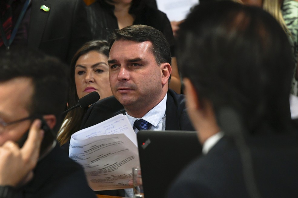 O senador Flávio Bolsonaro (PSL-RJ) durante reunião de comissão no Senado no início de outubro — Foto:  Jane de Araújo/Agência Senado