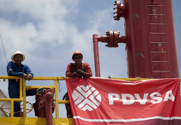 Trabalhadores da companhia petrolífera estatal venezuelana PDVSA (Foto: Divulgação/PDVSA)