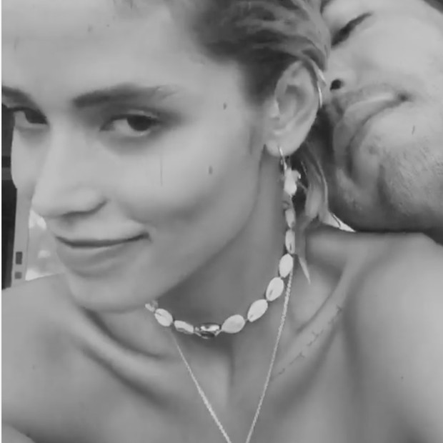 Carol Dias ganha carinho de Kaká (Foto: Reprodução/Instagram)