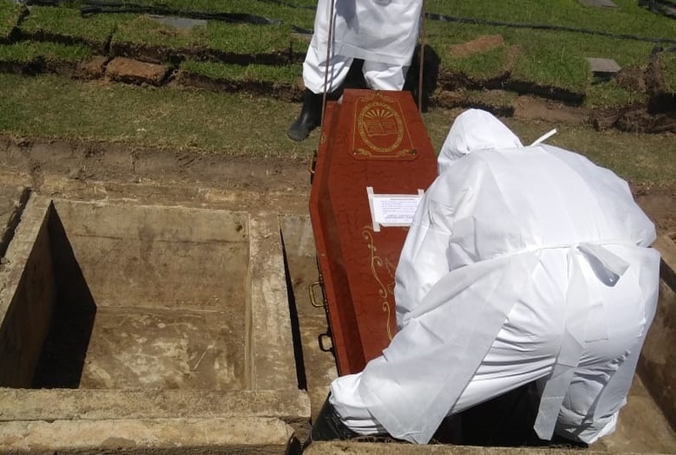 Idoso com Covid-19 foi enterrado nesta quinta-feira (25) em Rio Branco — Foto: Arquivo pessoal