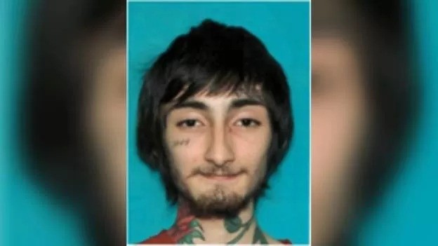 Polícia disse que prendeu Robert Crimo, de 22 anos (Foto: POLÍCIA DE CHICAGO via BBC)