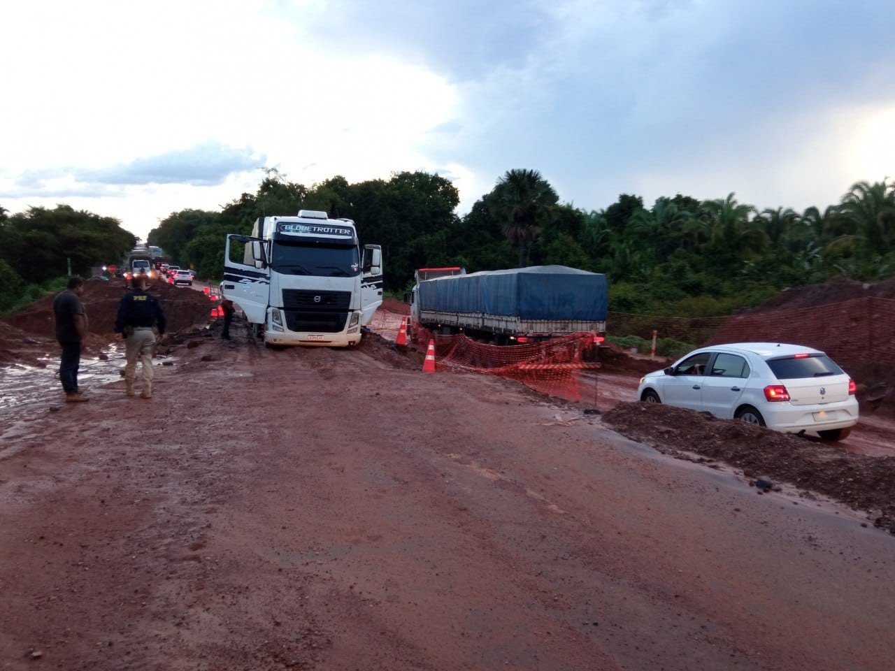 Bitrem tem pane elétrica em desvio entre Guaraí e Tabocão e causa congestionamento de até 15 km