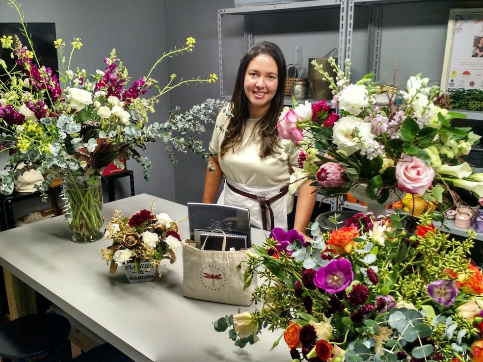 Taciana da Silva Dias, de 34 anos,  virou florista depois de ser demitida (Foto: Arquivo pessoal)