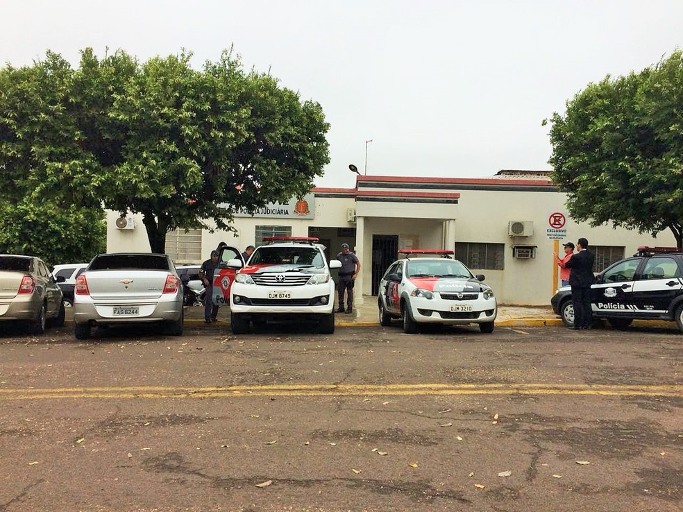 Homem foi preso em flagrante pelo assassinato  (Foto: Amanda Monteiro/Portal Bueno)