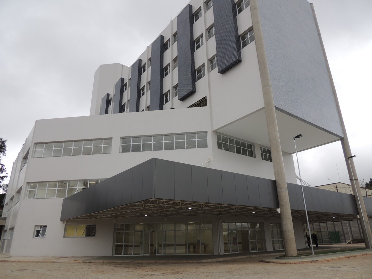 Carro é furtado em frente ao Hospital de Brás Cubas, em Mogi Mogi das