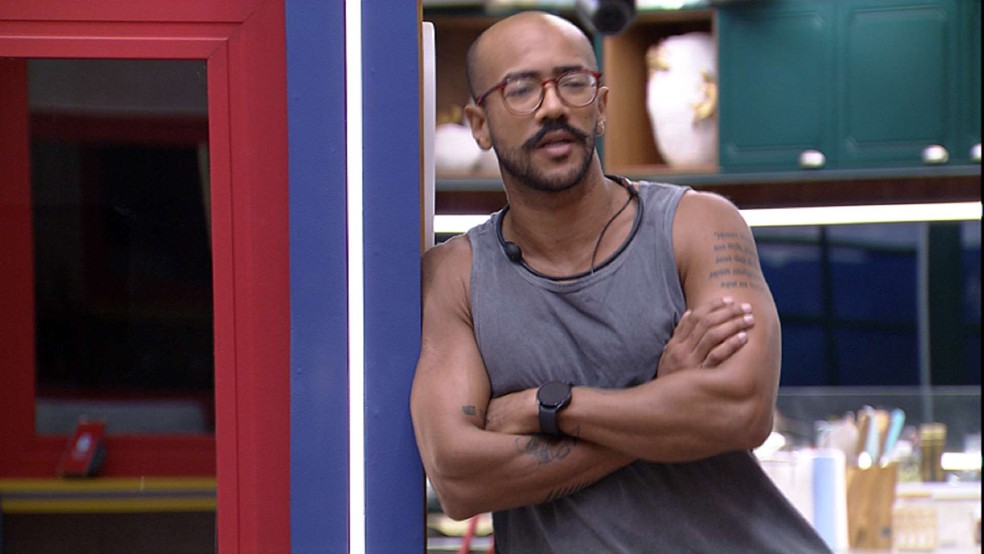 Sarah Aline e Ricardo se alfinetam e sister promete colocá-lo no Monstro — Foto: Globo