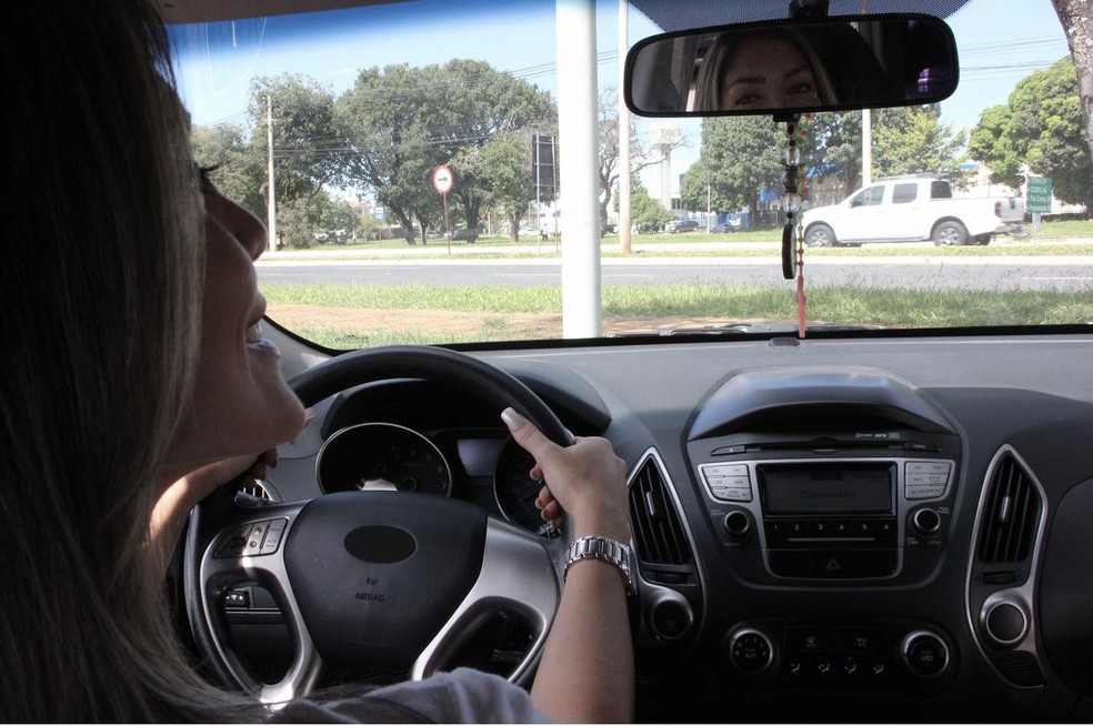 Mulheres representam quase a metade dos habilitados no DF, mas são as que menos se envolvem em acidentes com morte — Foto: Detran/Divulgação