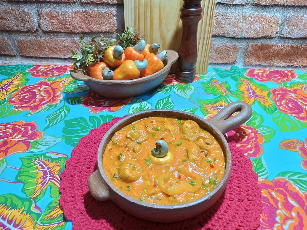 Aprenda a fazer moqueca de caju