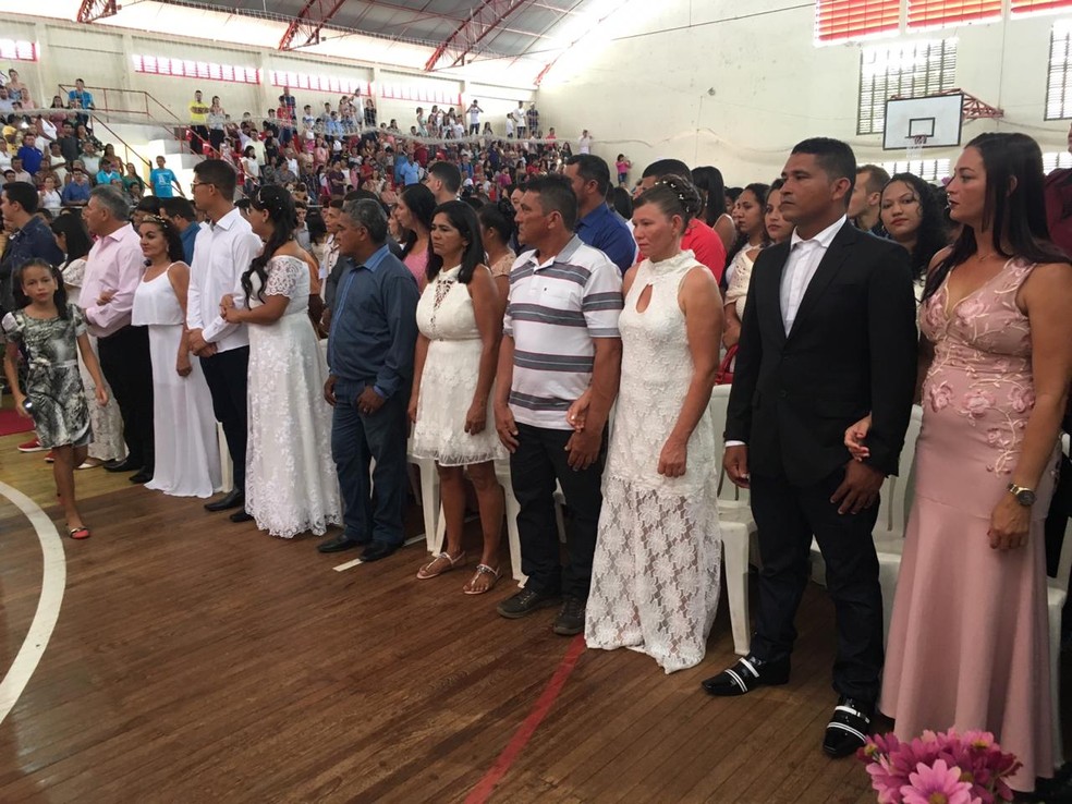 Festa foi no ginásio da cidade e amigos e familiares puderam acompanhar a cerimônia com os noivos  — Foto: Gledisson Albano/Rede Amazônica Acre
