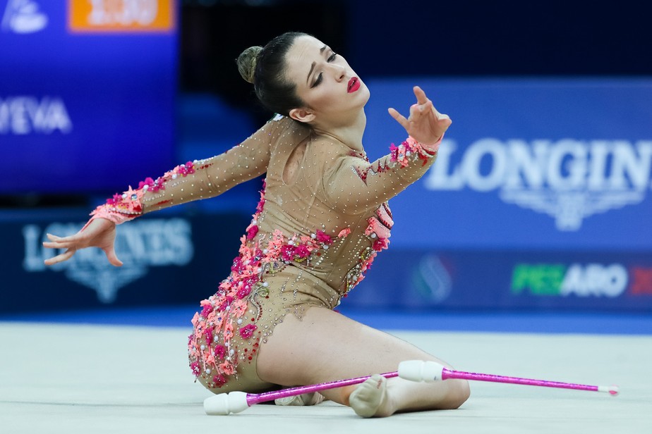 Em Pesaro, Natália Gaudio iguala seu melhor resultado em um Mundial de GR