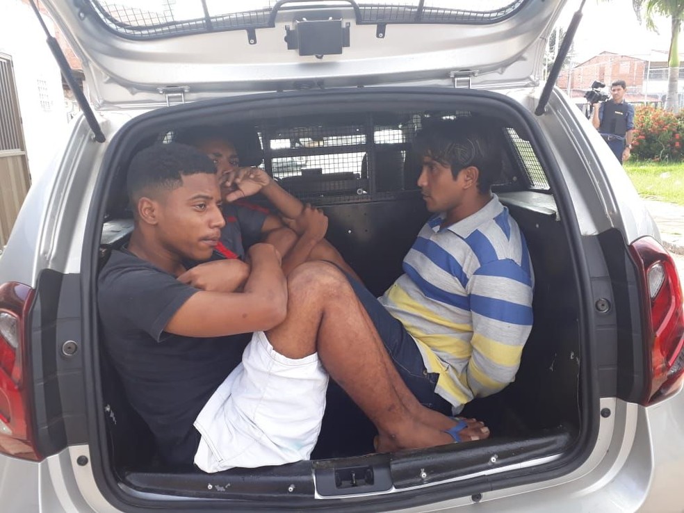 Três pessoas foram presas na 5ª fase da operação 'Cerco Total' (Foto: Divulgação/Polícia Militar)