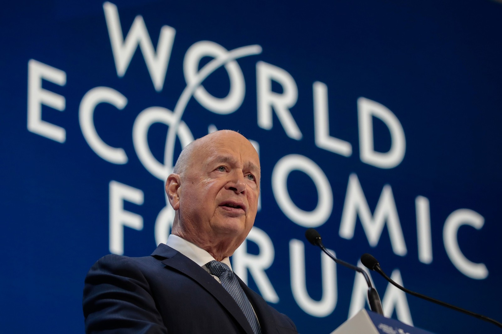 Klaus Schwab, presidente do Fórum Econômico Mundial (WEF), fala no dia de abertura do Fórum Econômico Mundial (WEF) em Davos, Suíça — Foto: Jason Alden / Bloomberg