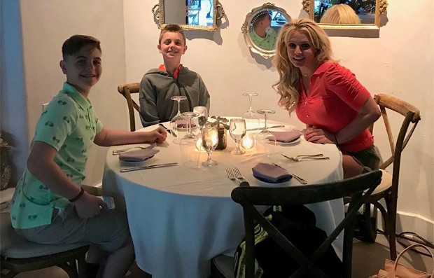 Britney Spears e os filhos, Sean e Jayden, em meados de novembro de 2018 (Foto: Reprodução / Instagram)