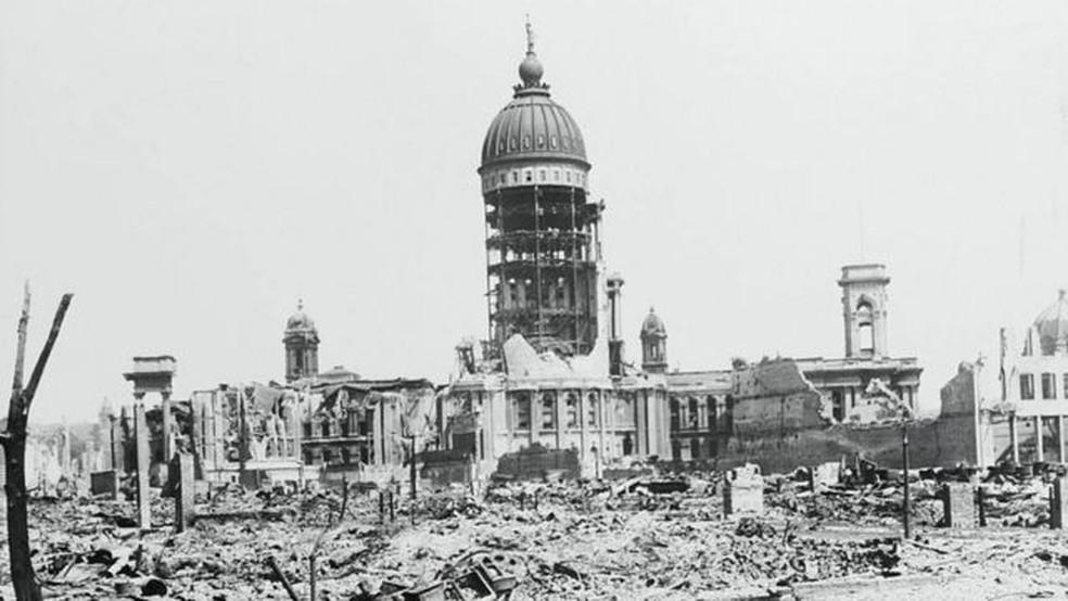 Um terremoto ao longo da falha de San Andreas em 1906 arrasou prédios em San Francisco — Foto: GETTY IMAGES